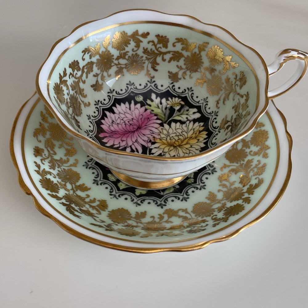 *VERY RARE* EUC VTG PARAGON DOUBLE WARRANT CHRYSANTHEMUM TEACUP AND SAUCER